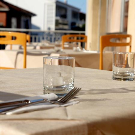 Hotel Alfa Rimini Buitenkant foto