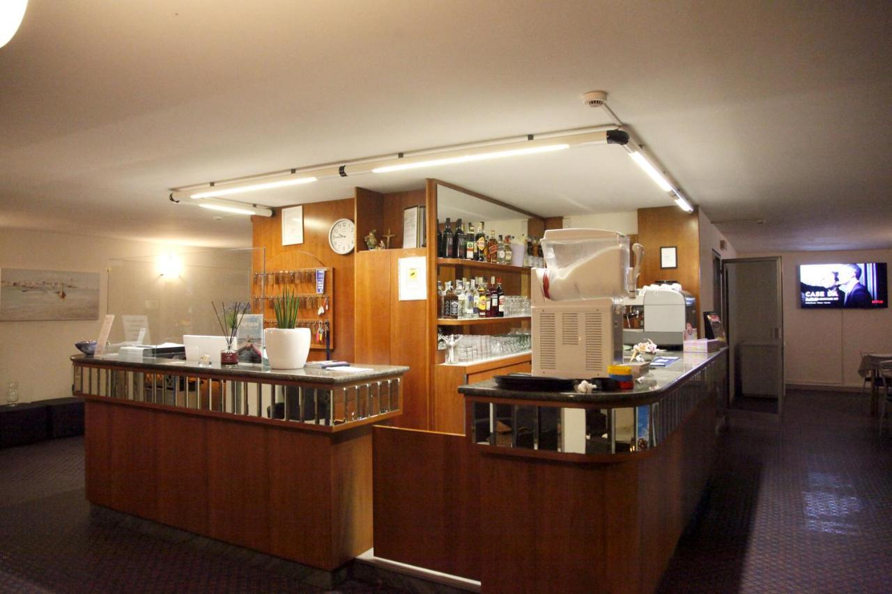 Hotel Alfa Rimini Buitenkant foto