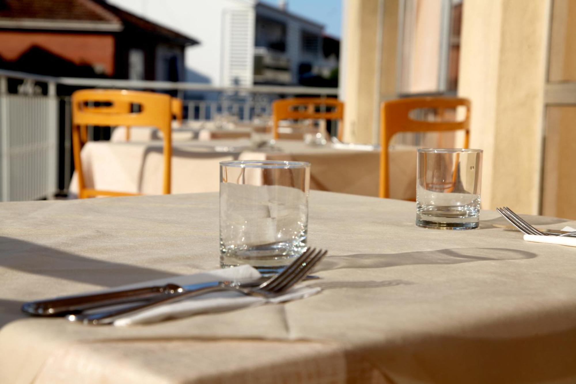 Hotel Alfa Rimini Buitenkant foto