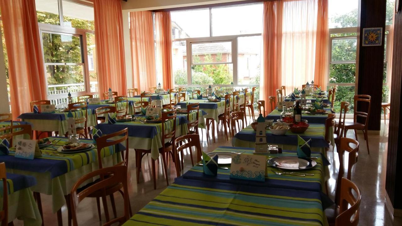 Hotel Alfa Rimini Buitenkant foto