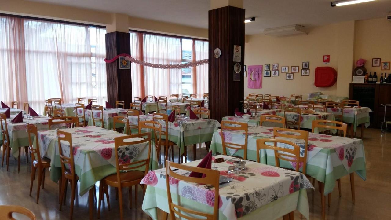 Hotel Alfa Rimini Buitenkant foto